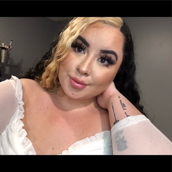 Meet your Posher, Cami ✨ - Picture 1 of 1